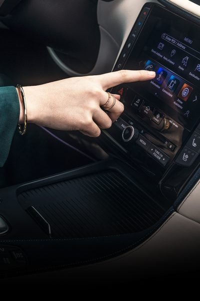 2022-infiniti-qx50-suv-dual-displays